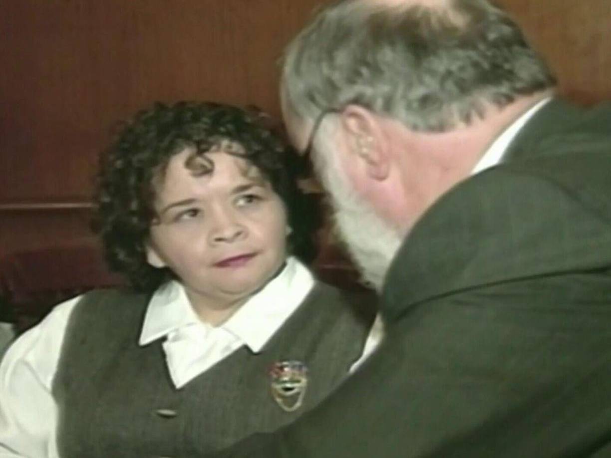 Cuando Yolanda Saldívar fue declarada culpable de asesinato en primer grado por un jurado del condado de Harris, el 23 de octubre de 1995, fue condenada a cadena perpetua con derecho a solicitar su libertad condicional tras cumplir 30 años de prisión.