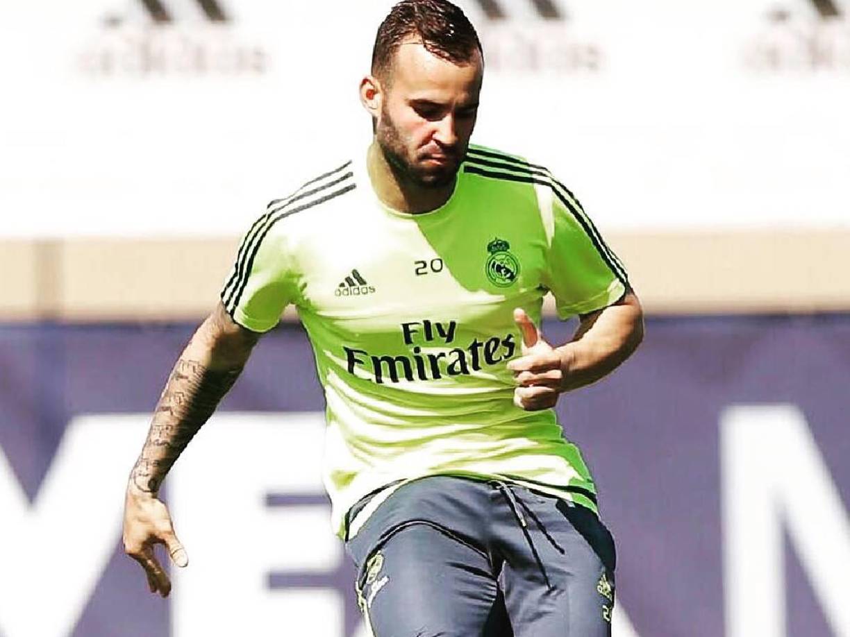 El exjugador del Real Madrid mencionó esa ‘rivalidad’ que tuvo con Gareth Bale.“Cuando llega dice que quiere jugar en la izquierda. Cristiano se enteró, y entonces, con Ancelotti y Florentino, le dicen: ‘Tú, a la derecha’. Y yo detrás descojonado. Pero los piques entre nosotros no había. Sí que había caras largas, pero qué me va a decir si no sabe hablar. En el Madrid eran todos muy profesionales”.