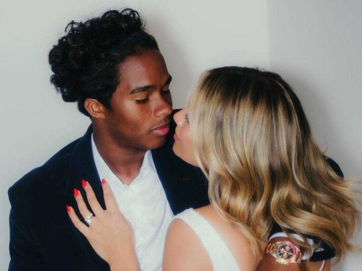 En este, según desvelaron ellos mismos, establecieron una serie de condiciones que los dos deben respetar para mantener la armonía de su relación, cláusulas que rápidamente dieron mucho que hablar en las redes sociales.