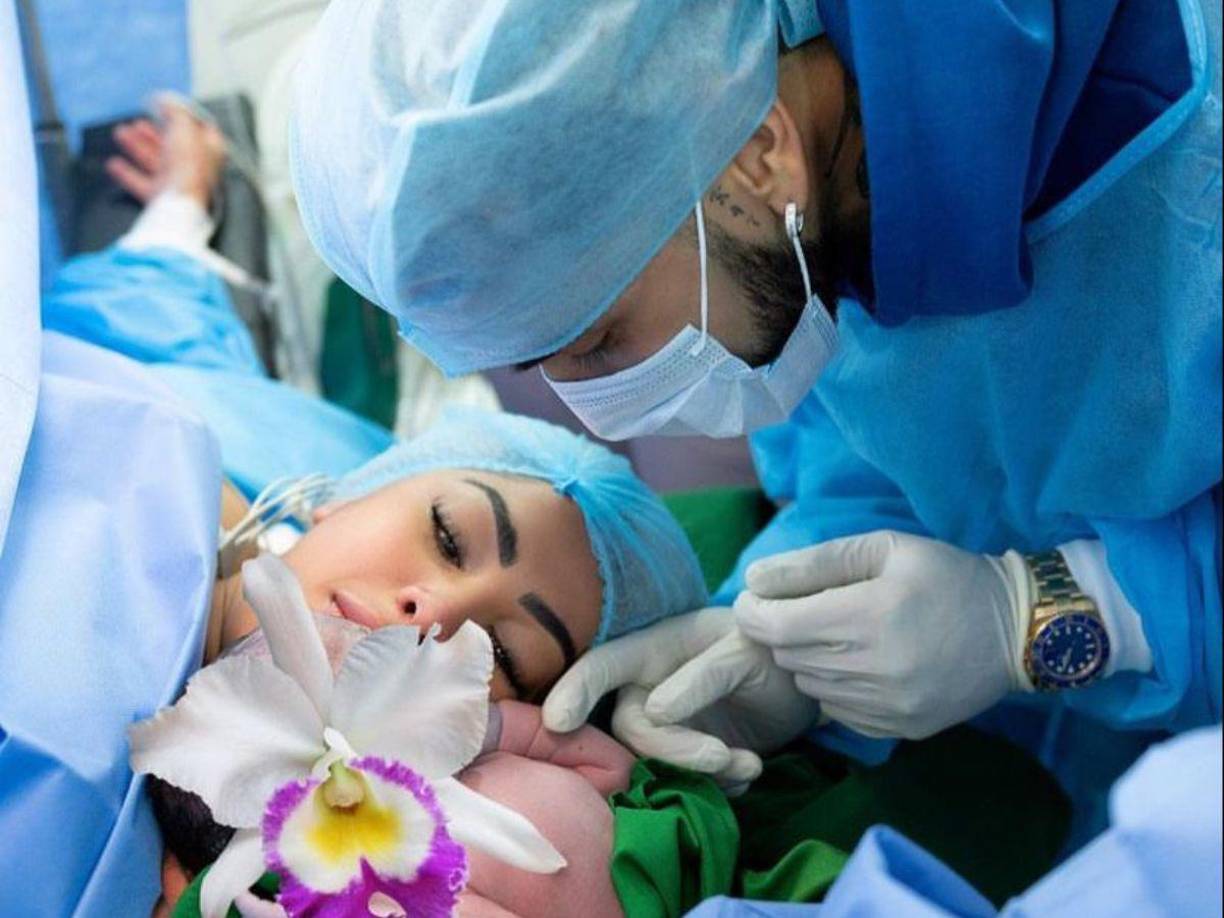 “Desde el momento en que llegaste, nuestras vidas cambiaron para siempre. Eres una bendición, un regalo de Dios que nos ha llenado de amor y esperanza”, escribió Yailín, en aquel momento, para acompañar dicha fotografía. “Nos has robado el corazón con tu sonrisa y tus pequeñas manitas. Cada vez que te miramos, sentimos una emoción indescriptible, una mezcla de felicidad, gratitud y admiración”.