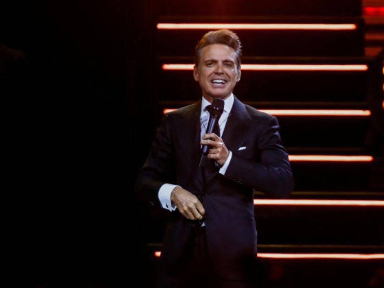 Además exigió champán a discreción, mucha fruta y velas aromáticas de vainilla en el hotel y en su camarín.