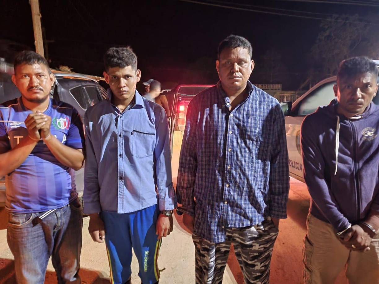 Los sospechosos fueron remitidos al Ministerio Público (MP) y podrían ser acusados de homicidio, extorsión, desplazamiento forzoso y expropiación, de acuerdo con lo manifestado por un vocero de la Policía.