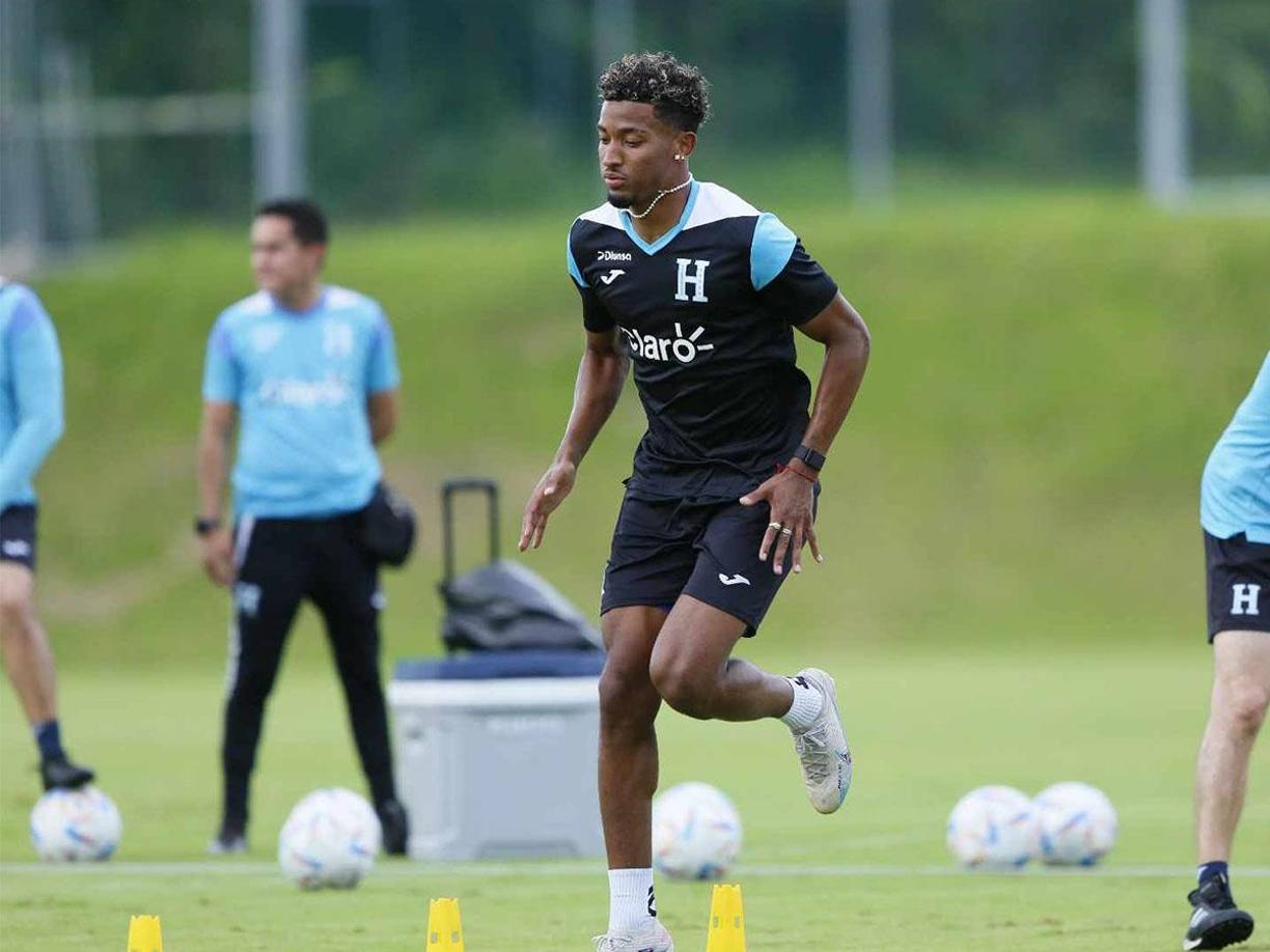 La convocatoria de Douglas Francisco Martínez ha sido cuestionada por su rendimiento en el Indy Eleven de la USL Championship de Estados Unidos. 