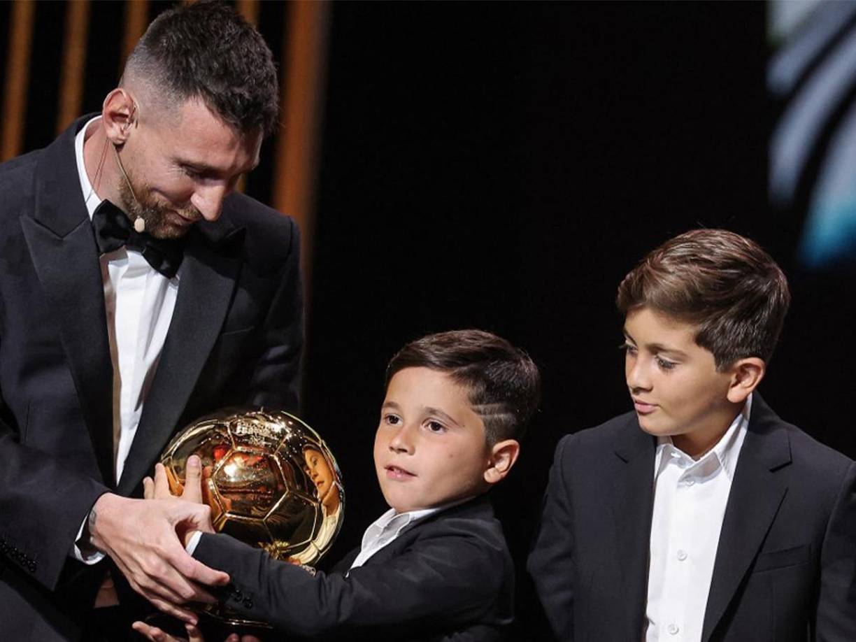 El pequeño Ciro le quitó el Balón de Oro a su padre Lionel Messi.