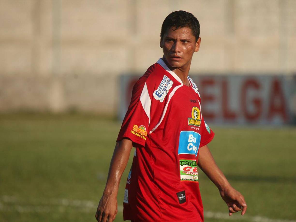 Óscar Bonilla, exjugador hondureño nacido en la ciudad de Tocoa, Colón, jugó para Olimpia, Platense, Marathón, Real España, Real Sociedad, Parillas One, Victoria, entre otros equipos.