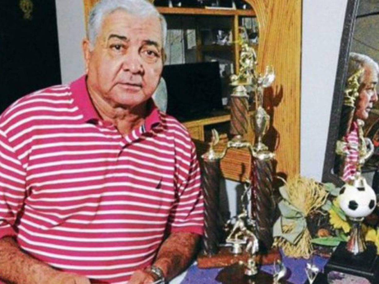 Carlos Alvarado: Fue goleador de la Liga Nacional de Honduras en los años 1970 y 1971, siendo el primer jugador del Vida en lograrlo.