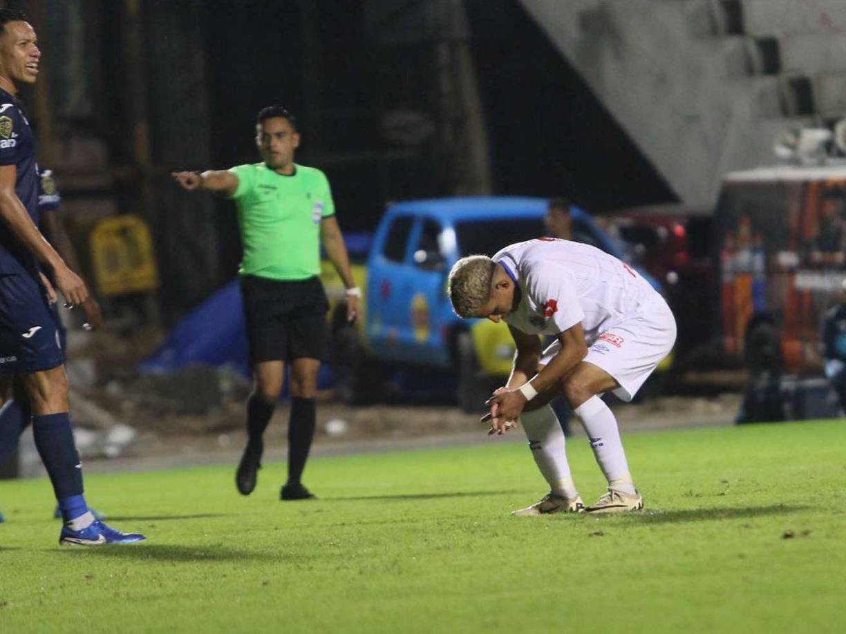 José Mario Pinto lamentó la clara oportunidad que desaprovechó de anotar.