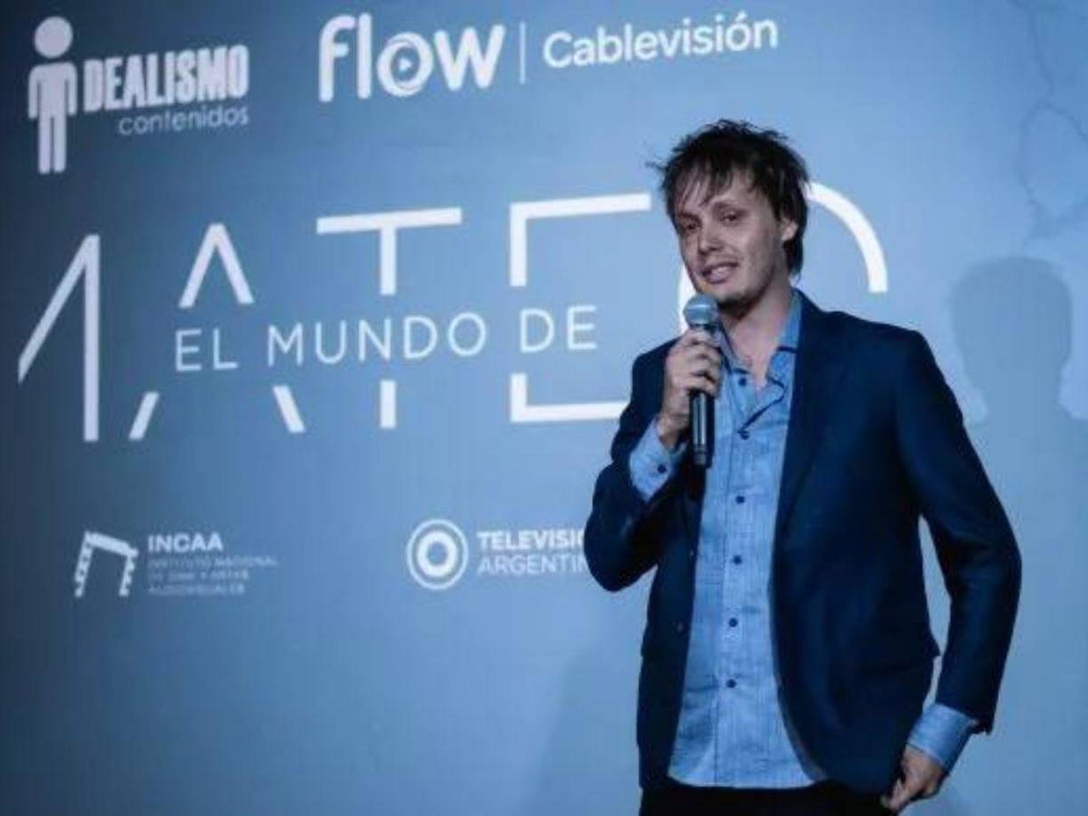 Compuesta por 13 episodios de 45 minutos, El grito de las mariposas ha sido creada por Juan Pablo Buscarini y dirigida por Mariano Hueter, Leandro Ipiña e Inés París.