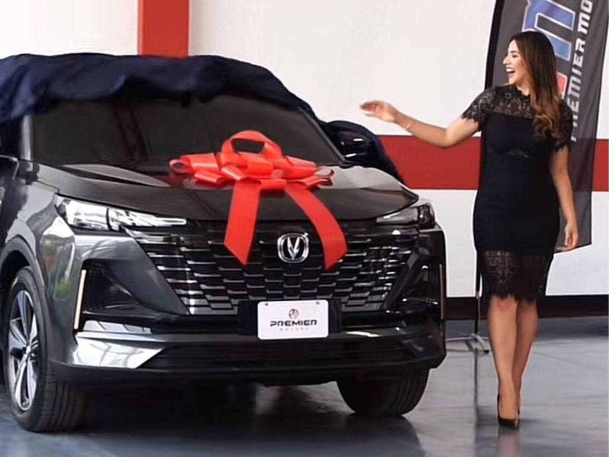 La presentadora de televisión presumió en sus redes sociales su nuevo vehículo. 