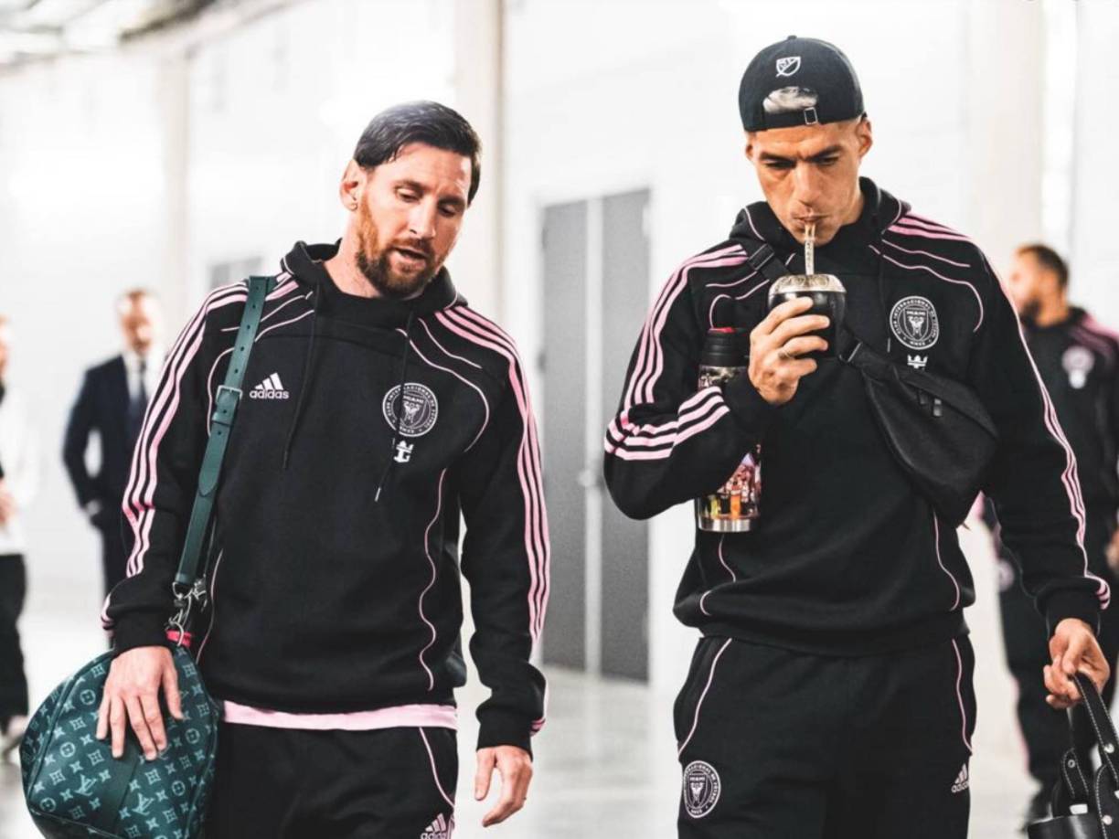 Lionel Messi llegó al estadio acompañado de su compañero y gran amigo Luis Suárez.