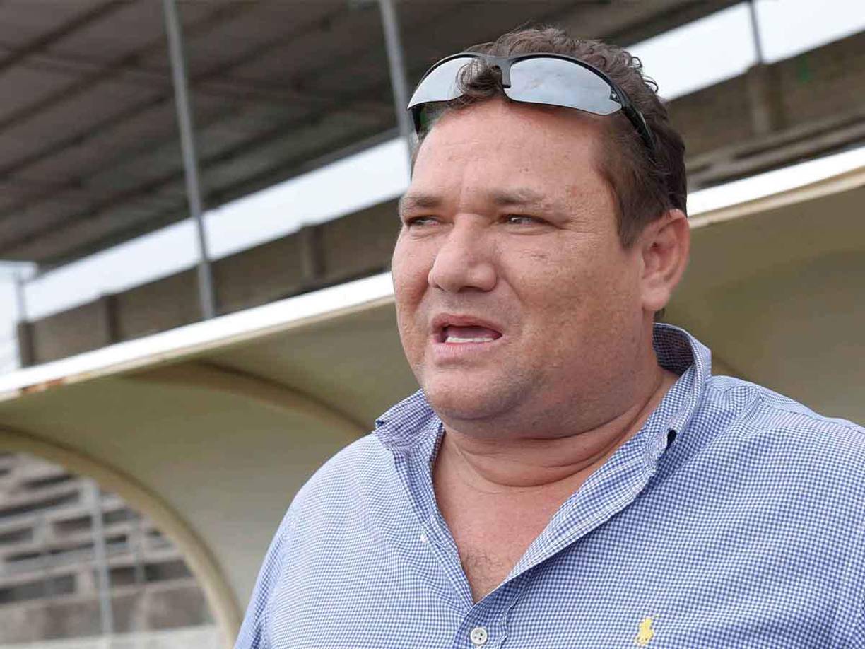 Elencoff terminó amenazando a Yanurario Paz: “Hace tu trabajo, mañana me voy a Tigo y puedo pedir tu salida”, puntualizó el presidente de la Real Sociedad.