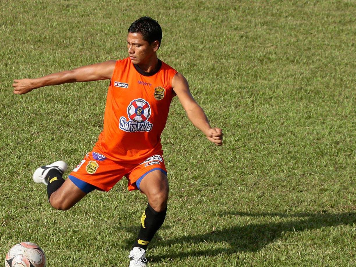 Al exfutbolista Bonilla solo le aseguraron su vivienda y dos terrenos que había adquirido en Tela, pero los fiscales siguen investigando si tenía bienes a nombre de otras personas.