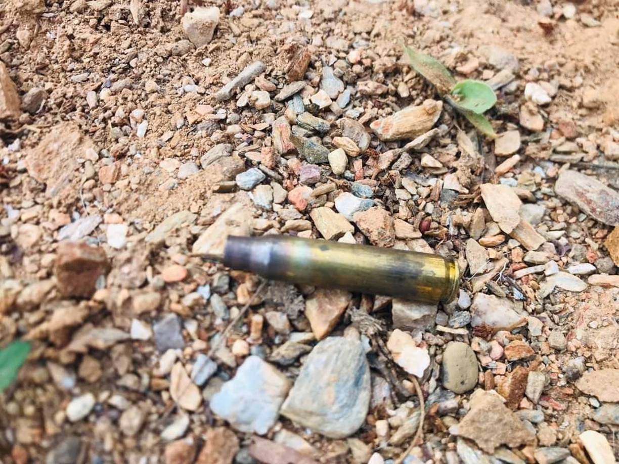 A eso de las 2:00 a.m., unos perros que este tenía ladraron y alertaron a los dos hombres. Norman habría salido a indagar qué ocurría y fue atacado a balazos por los hombres armados. 