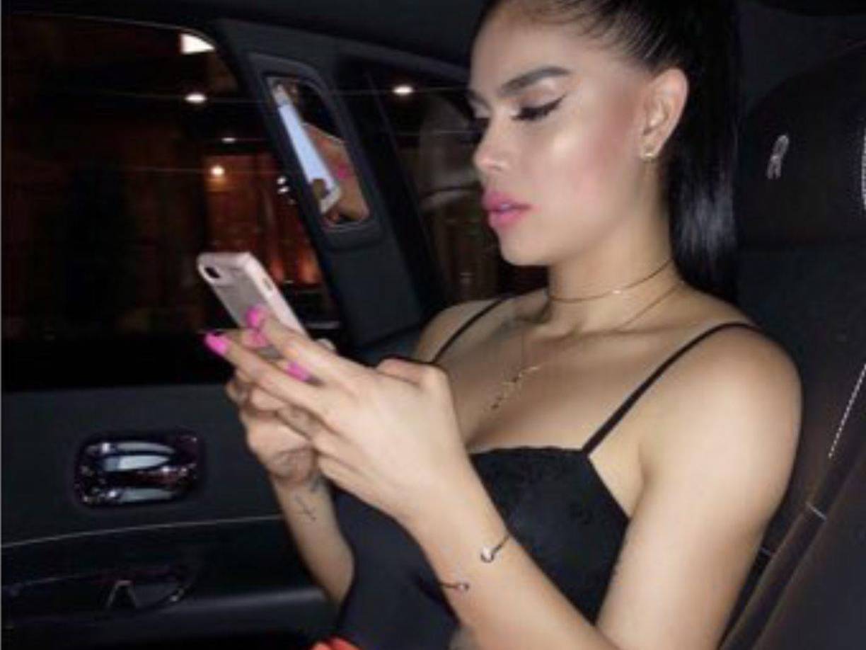 La joven recibió dos impactos de bala, mientras que cuatro más se quedaron en su camioneta, una Tahoe color blanco.