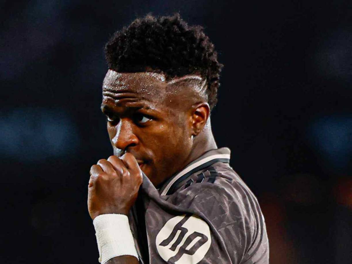 Apenas minutos después de ver a Rodrigo Hernández recoger el galardón, Vinícius Jr. rompió su silencio en redes sociales. El delantero brasileño, que solo había aparecido públicamente para agradecer un mensaje en Instagram de Toni Kroos, publicó un tuit prometiendo que continuará esforzándose: “No están preparados”.