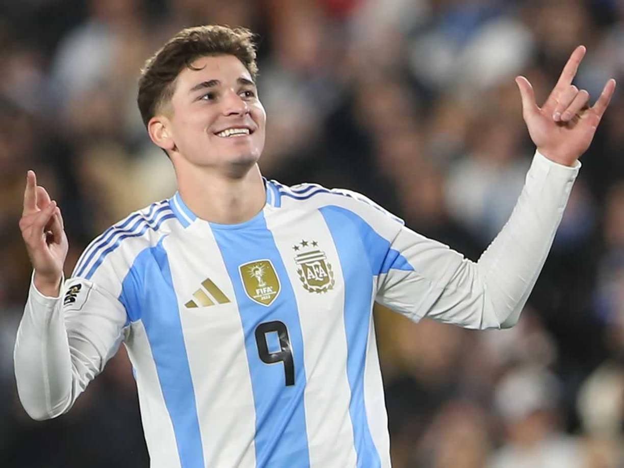 Al delantero le han pillado estos rumores concentrado con la Selección de Argentina, con la que jugará este miércoles frente a Perú en las eliminatorias sudamericanas rumbo al Mundial United 2026.