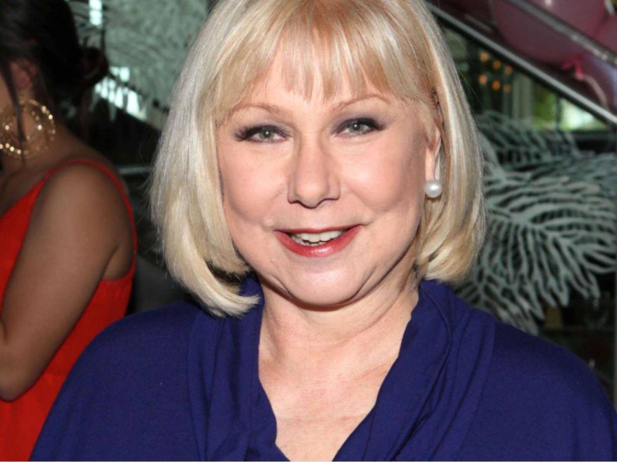 Saralegui señaló que al finalizar su programa, tenía 63 años, lo que “quiere decir que después de haberles dado mi vida, me quedaban 2 años solamente para retirarme con honores, con una fiesta bonita, con mis empleados, que eran mi familia. Y no esperaron ni esos 2 años para hacer lo que hicieron, que fue muy feo”