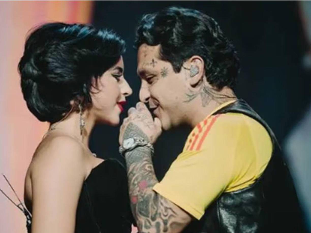 La relación entre Nodal y Aguilar ha estado en el ojo del huracán, especialmente tras las ddeclaraciones de Cazzu, expareja de Nodal y madre de su hija que dejaron ver que la pareja habría jugado sucio. A esto se suma una creciente ola de críticas hacia Ángela Aguilar, quien ha enfrentado abucheos en eventos públicos y en redes sociales.