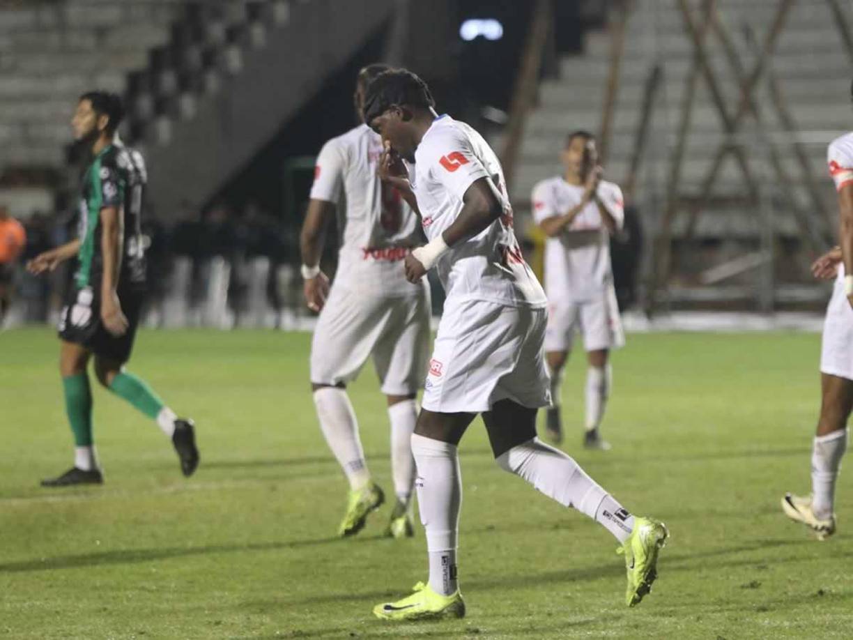 Alberth Elis tuvo un agridulce regreso ya que volvió a jugar, pero falló un penal contra el Juticalpa FC.