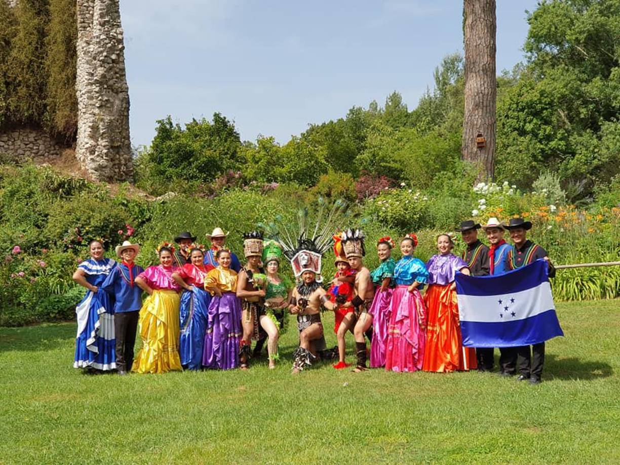 Honduras posee elementos culturales muy variados que resultan en cuatro grandes grupos raciales (indígenas, españoles, negros y mestizos), cada departamento tiene sus propias tradiciones, vestuario, música y creencias desde siglos atrás.