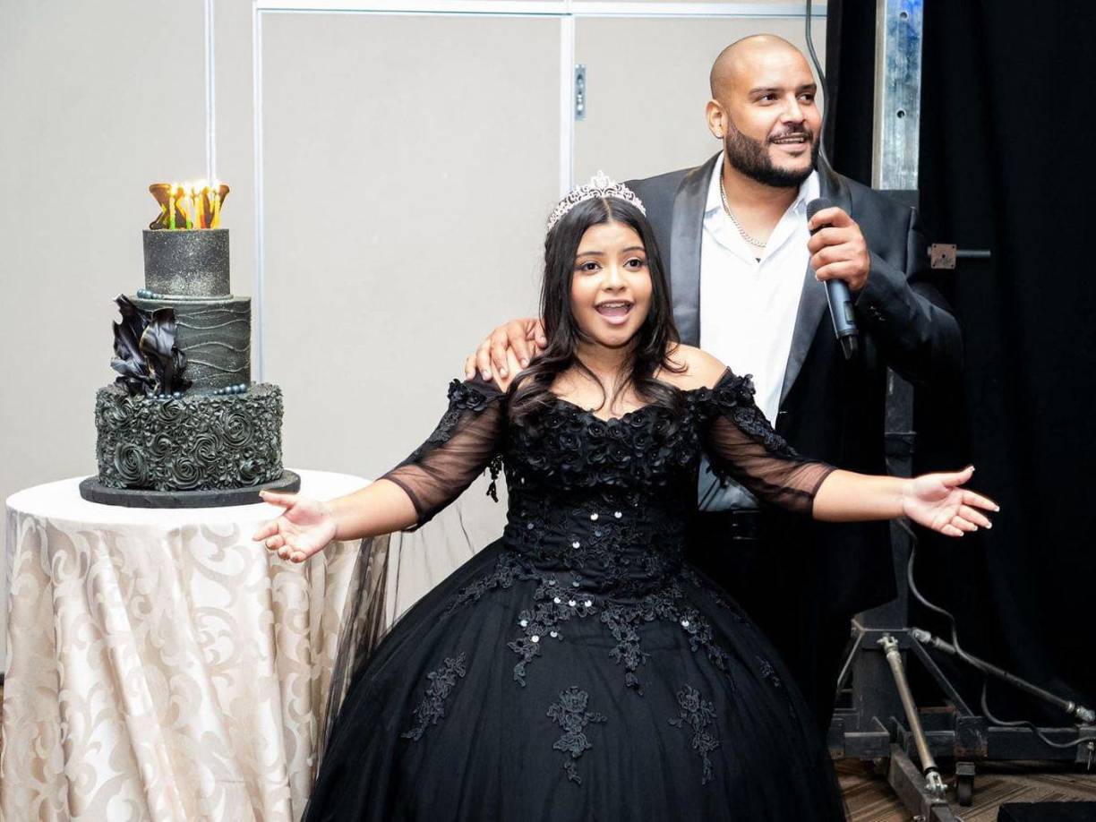 El cantante hondureño presumió en sus redes sociales que su hija llegó a sus 15 años. 