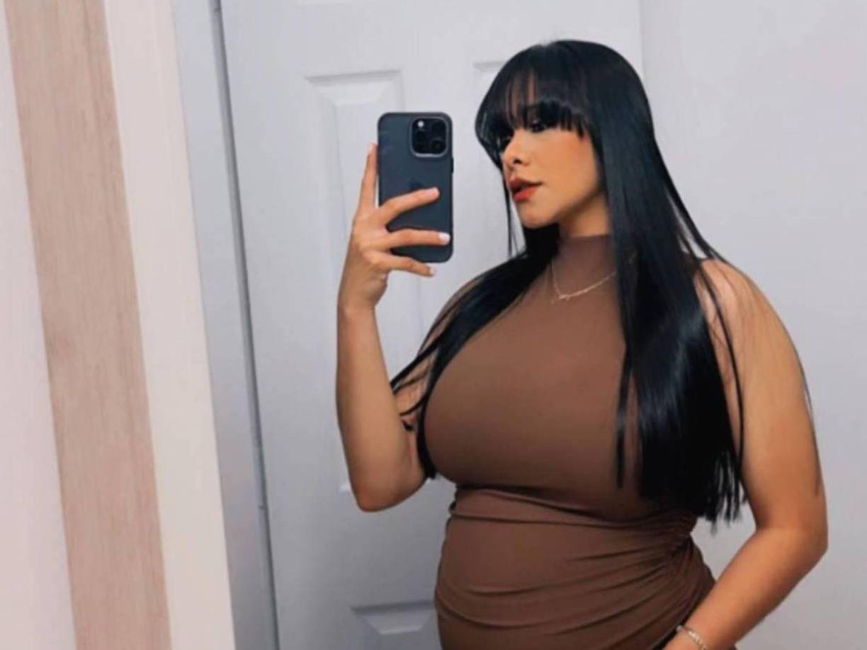 Durante su etapa de embarazo, Pineda no perdió su bello encanto y elegancia que la caracteriza, luciendo su bella pancita a la espera de la llegada de la niña que le robó el corazón.