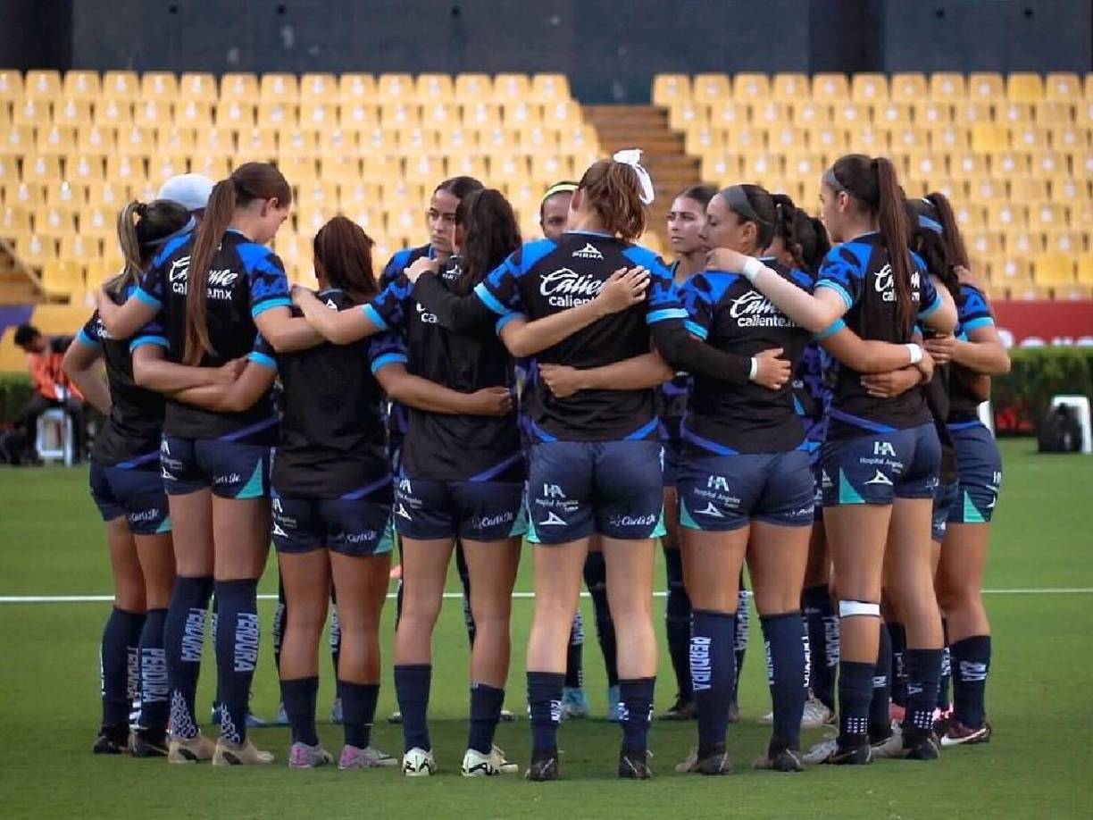 Sin embargo, no es la única razón por la cual la futbolista ha encendido las redes, ya que en las últimas horas ha desmentido la información de su club de su salida.