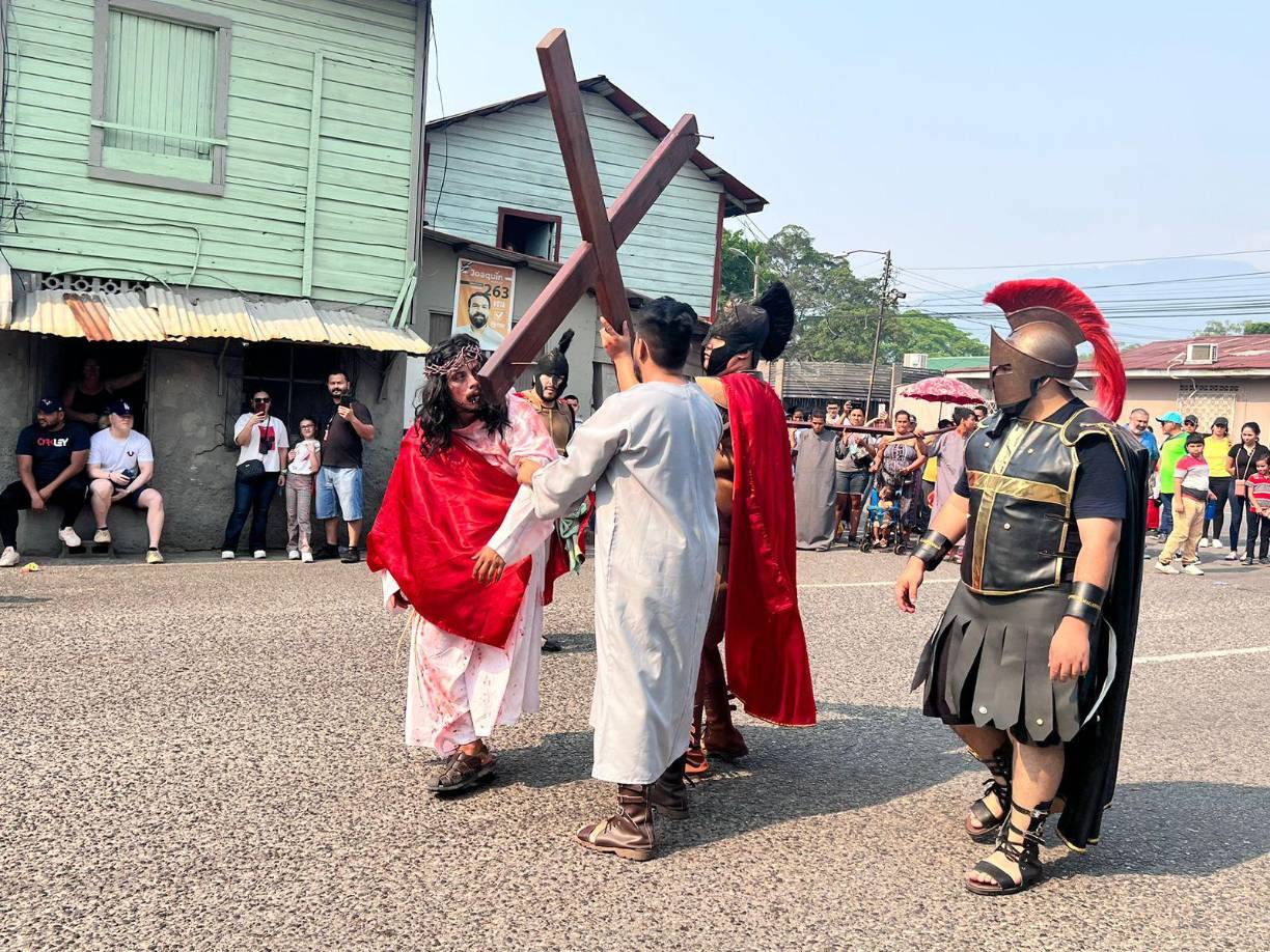 Cada una de ellas lleva un mensaje relacionado con la realidad nacional que viven las familias en general.