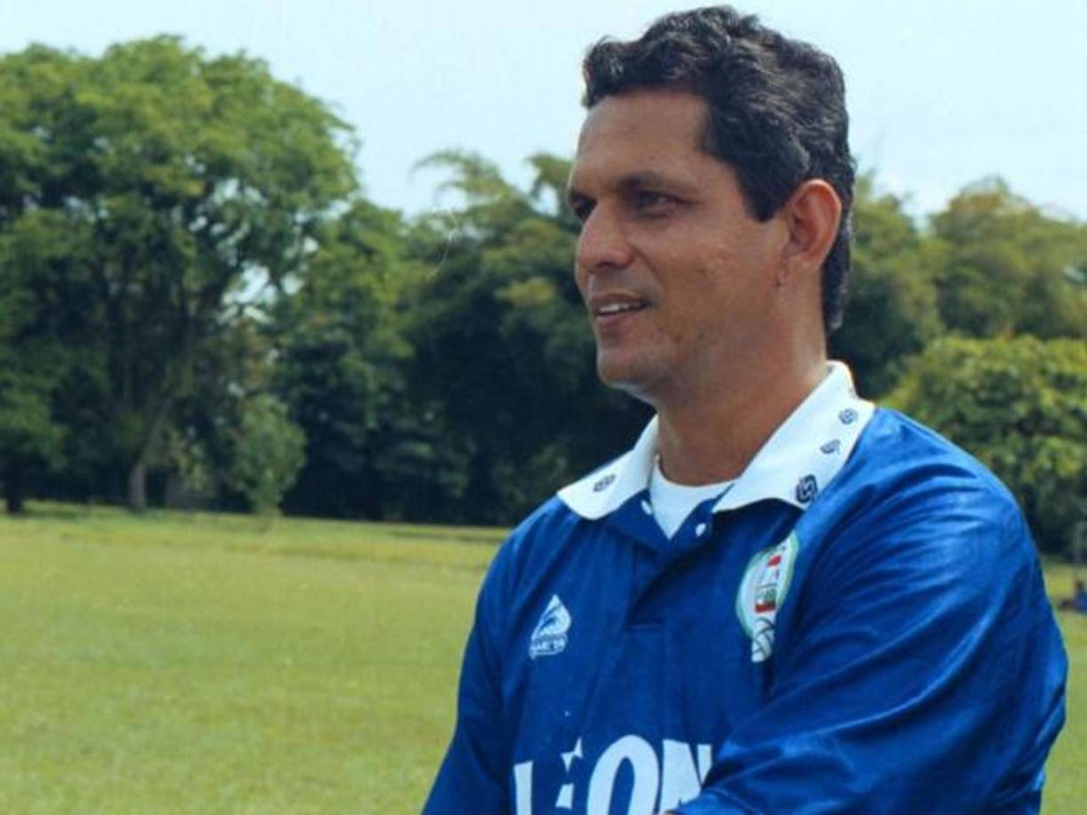 Menor tiempo dirigiendo - Independiente de Medellín (DIM), en 2002, fue su experiencia más corta como estratega. Estuvo solo cuatro meses al mando de mayo a septiembre.