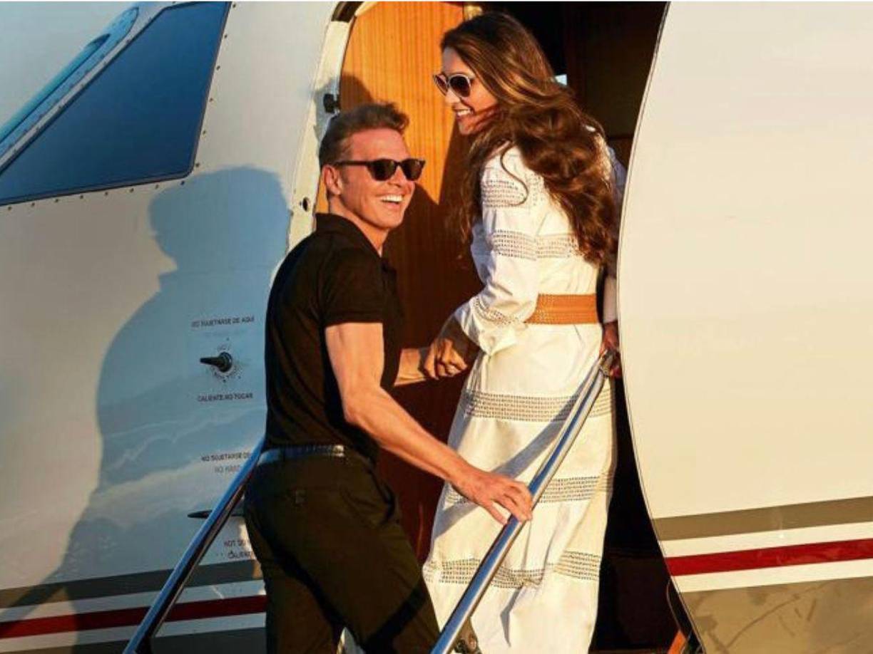 En su cuenta en Instagram el periodista de espectáculos, Alex Kaffie compartió las imágenes de la entrevista que le hizo el programa “Y Ahora Sonsoles” al empresario Luis Alfonso de Borbón, quien reveló que Luis Miguel y Paloma Cuevas se casaron en este 2024.