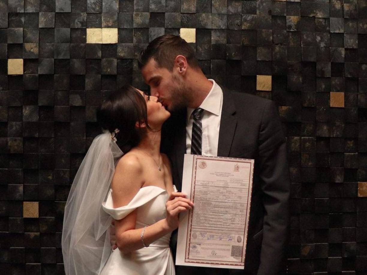 Adrián Marcelo, exparticipante de la segunda temporada de “La Casa de los Famosos México”, está casado con Karina Puente, quien en Instagram tiene más de 337 mil seguidores. En su descripción presume ser de la ciudad de Monterrey, en el estado de Nuevo León.