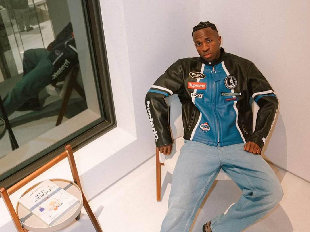 El atacante hizo una parada en Miami antes de desplazarse a New York donde compartió con una hermosa joven.