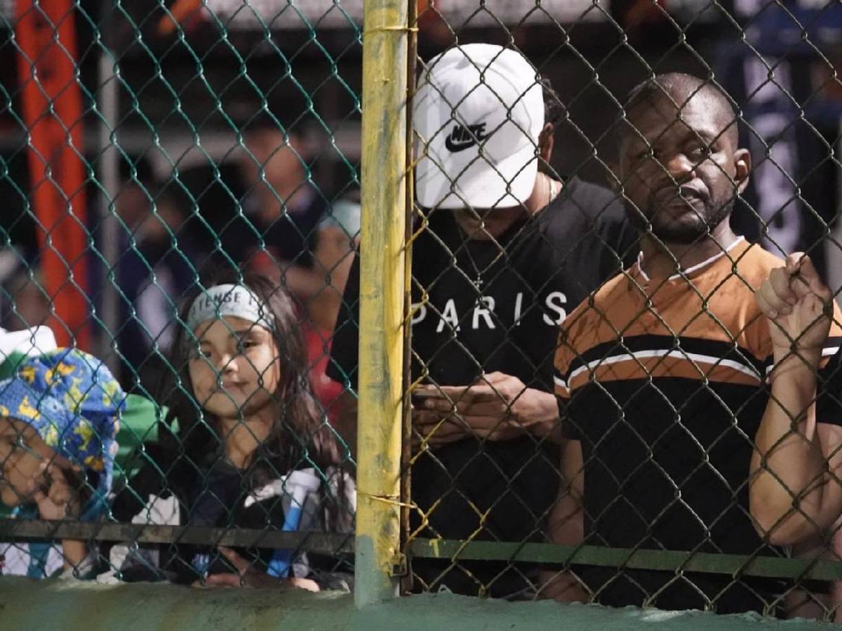 En medio tiempo, las cámaras de Diario LA PRENSA capturaron a un invitado especial. Milton Tyson Nuñez estuvo presente en el juego para ver a su hijo Milton en la final del Ascenso.