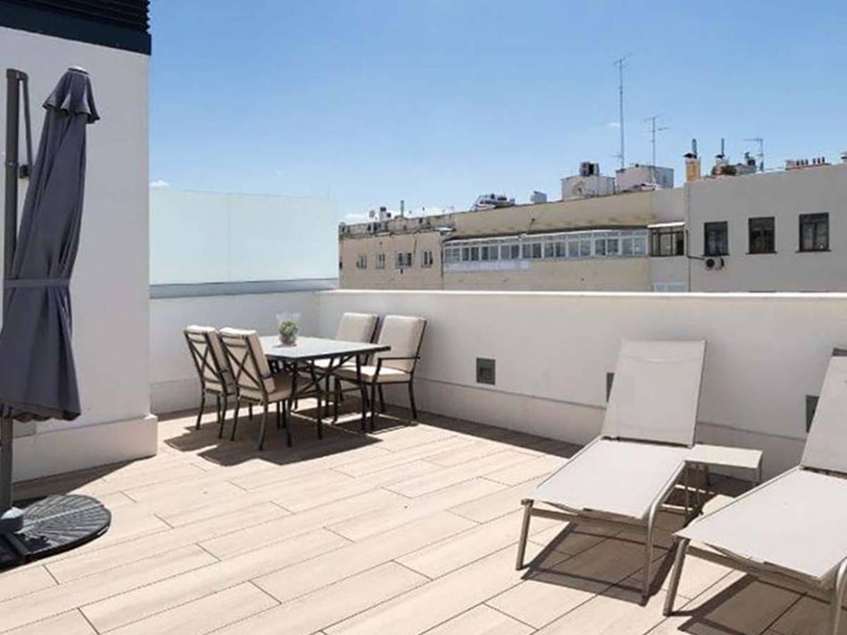 El expresidente pide 2,5 millones de euros tras pagar la hipoteca con ayuda de la Federación.