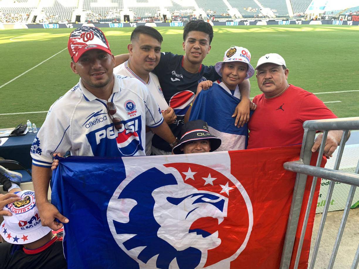 Estas son algunas de las postales que dejó el ambiente previo al clásico. 