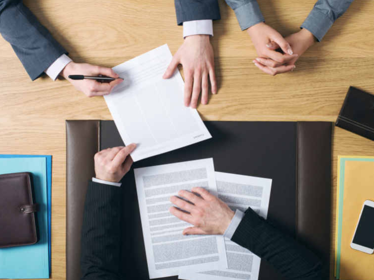 1. Solicitud de asignación presentada ante la Secretaría General a través de un apoderado legal.