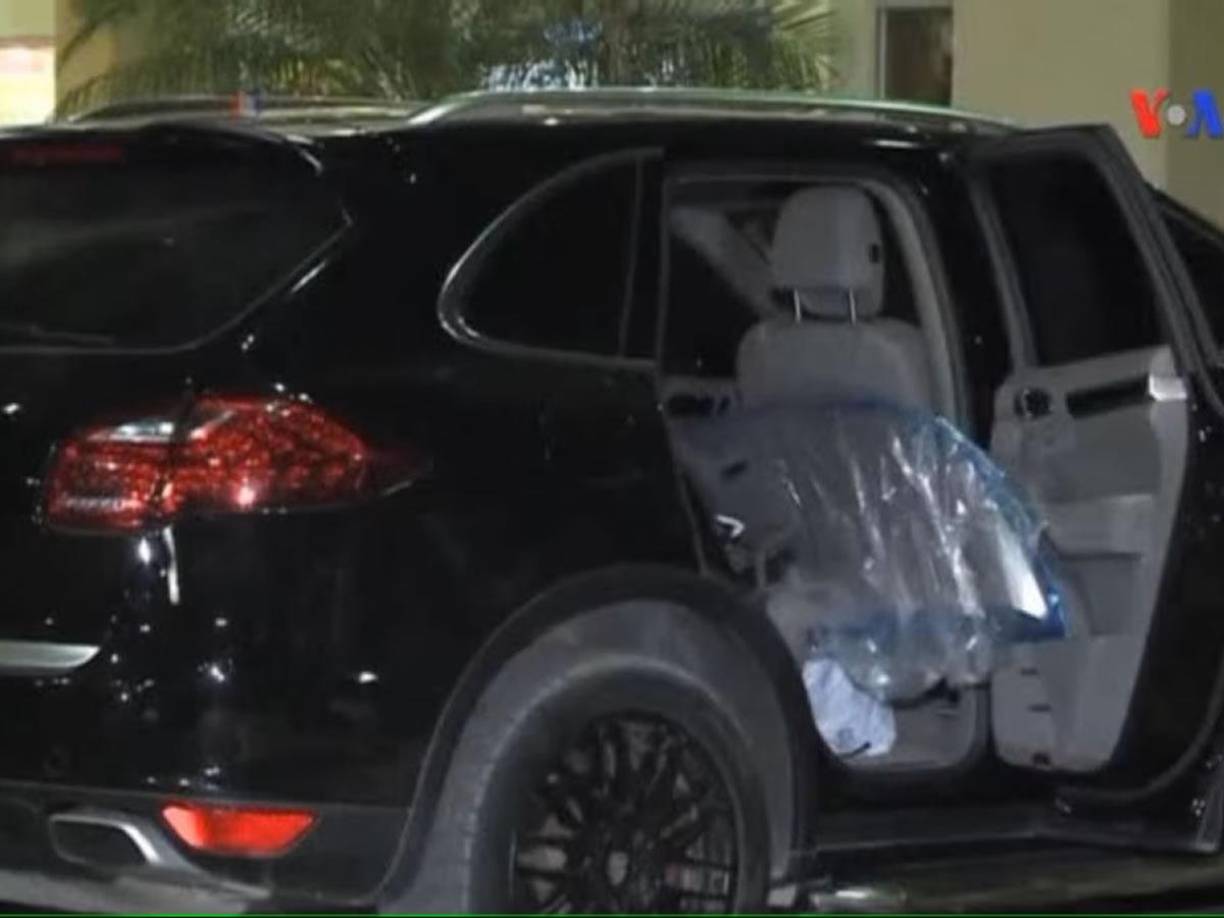 Arnold Peralta fue atacado cuando iba a subirse a su vehículo, un Porsche Cayenne color negro y con matrícula PDV 5920.