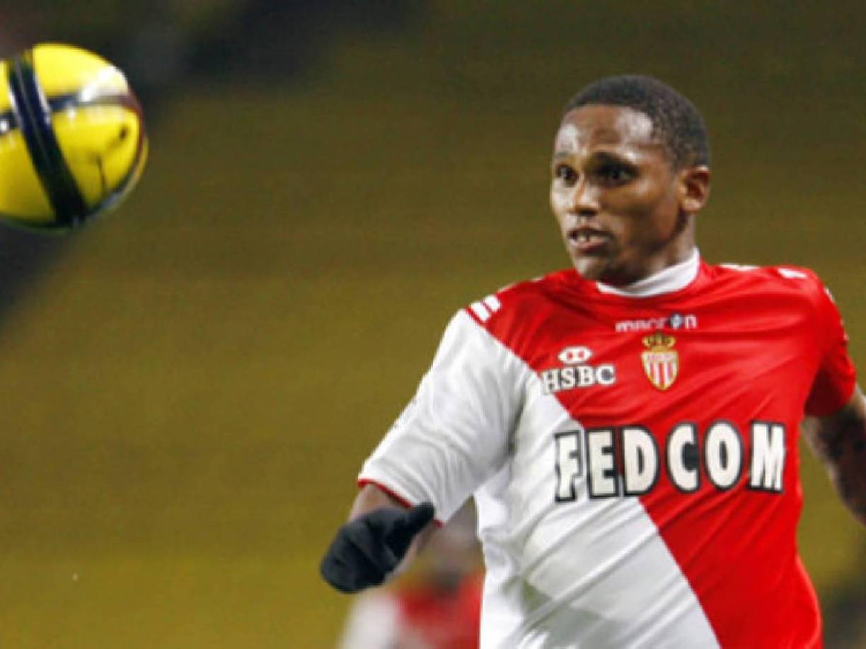 Georgie Welcome - En la temporada 2011, donde el Mónaco de la Ligue 1 de Francia pasaba un momento muy álgido, decidió fichar a préstamo a este corpulento delantero hondureño.