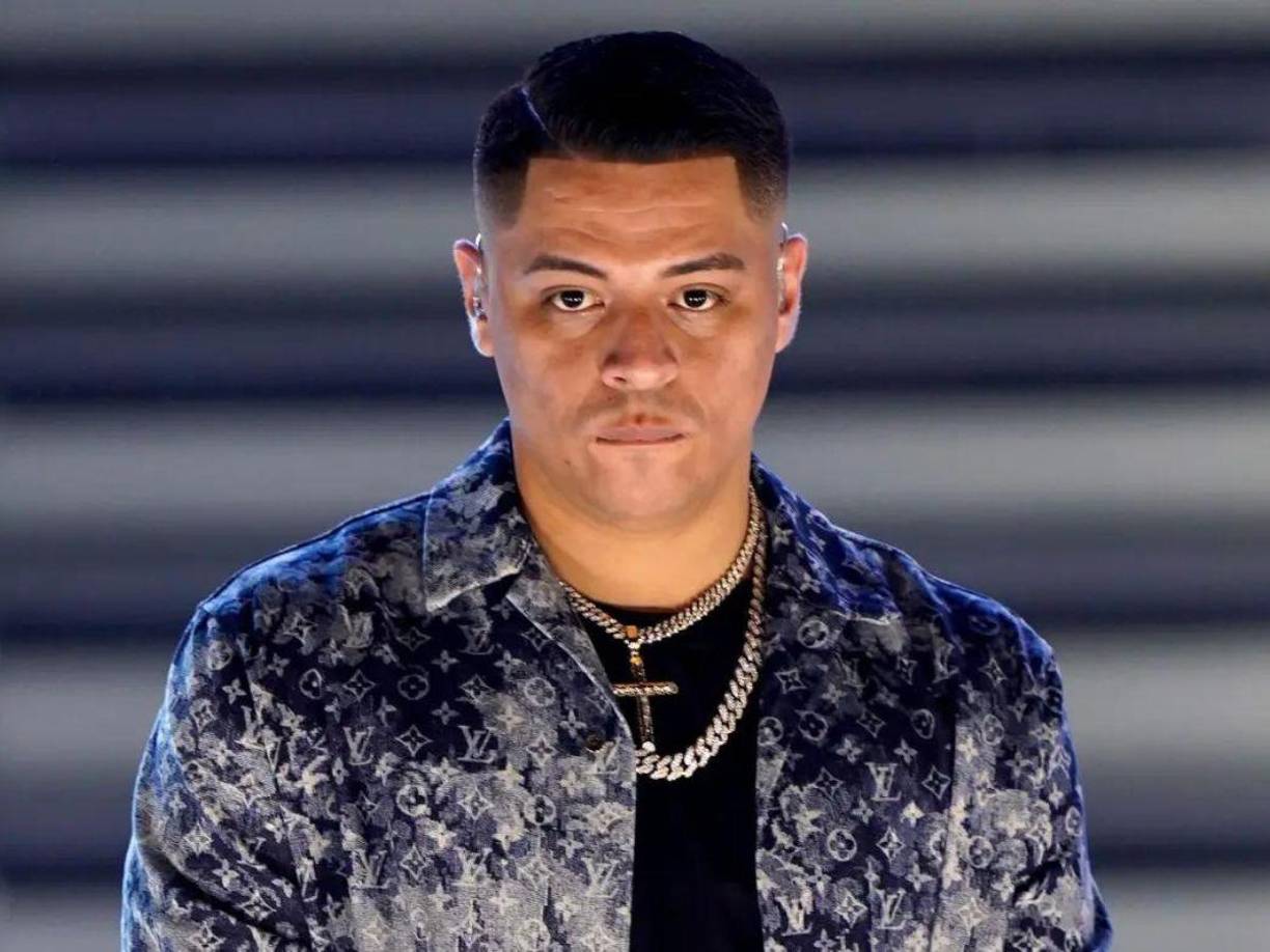 El vocalista de Grupo Firme, Eduin Caz vivió este viernes una noche desagradable al descubrir que habían entrado a robar a la casa, donde actualmente se hospeda en Miami.