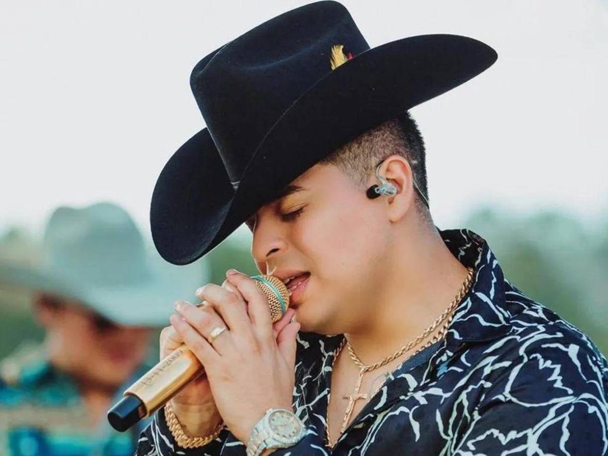 Durante los últimos meses, Eduin Caz líder de Grupo Firme ha dado mucho de qué hablar, más allá de las fiestas y excesos a los que el cantante ya está acostumbrado, el intérprete reveló que podría retirarse, esto alertó a sus seguidores quienes han estado muy preocupados pues creen que podría dejar para siempre a la agrupación que lo vio nacer.