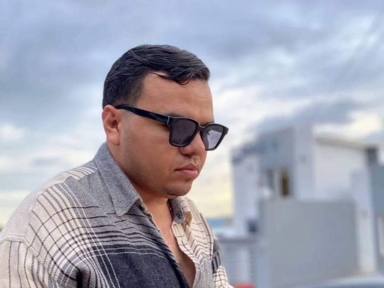 ”Lo que le puedo decir es que los problemas no se arreglan de este problema”, comenzó diciendo Jaime Portillo tras recibir el ramo de flores.