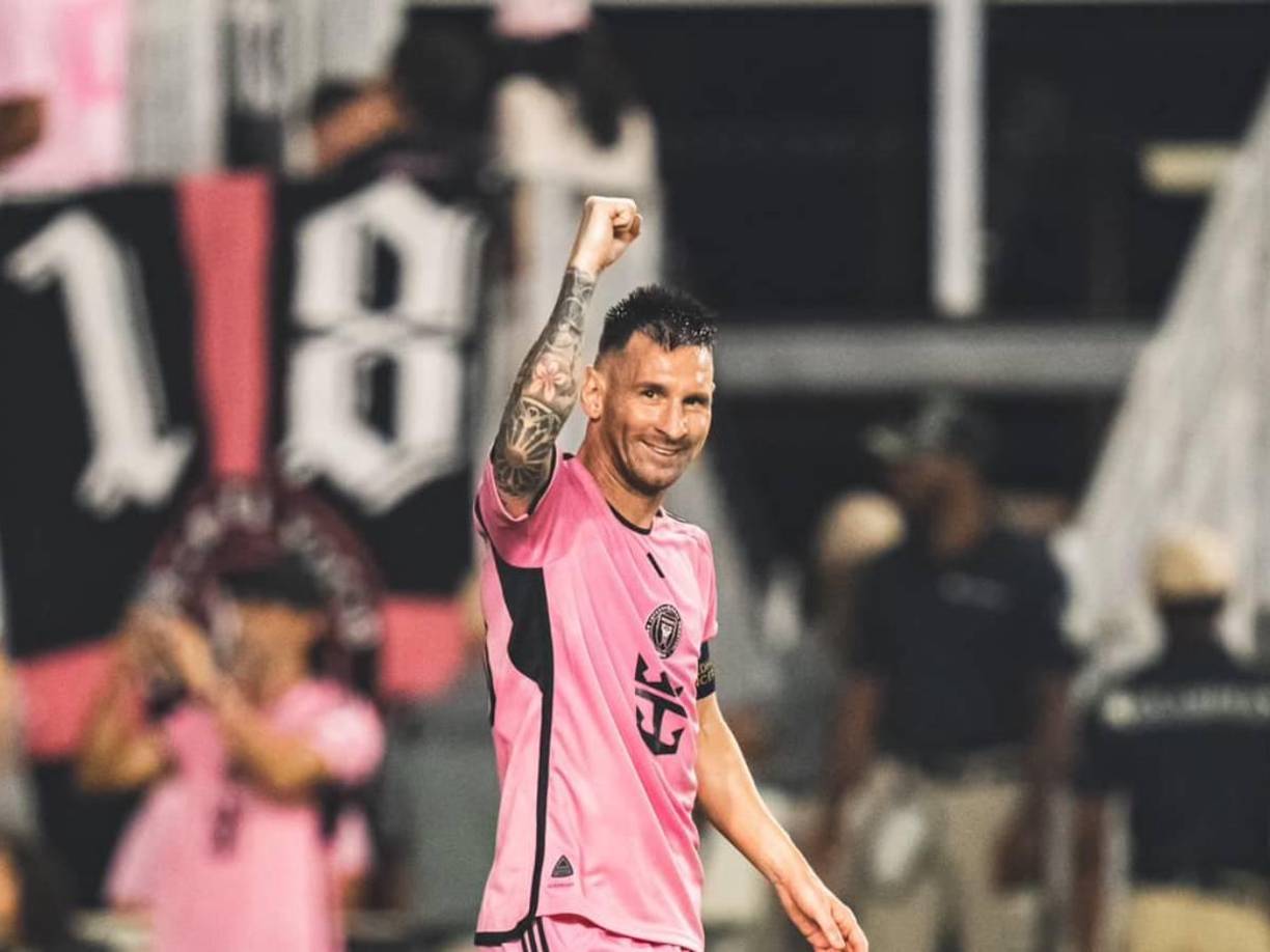 2. La posibilidad de una franquicia propia: Otro punto clave en las negociaciones es la opción de que Messi tenga su propia franquicia en la MLS, similar al modelo implementado por David Beckham. Según reportes, esta cláusula ya estaba considerada desde su llegada al club