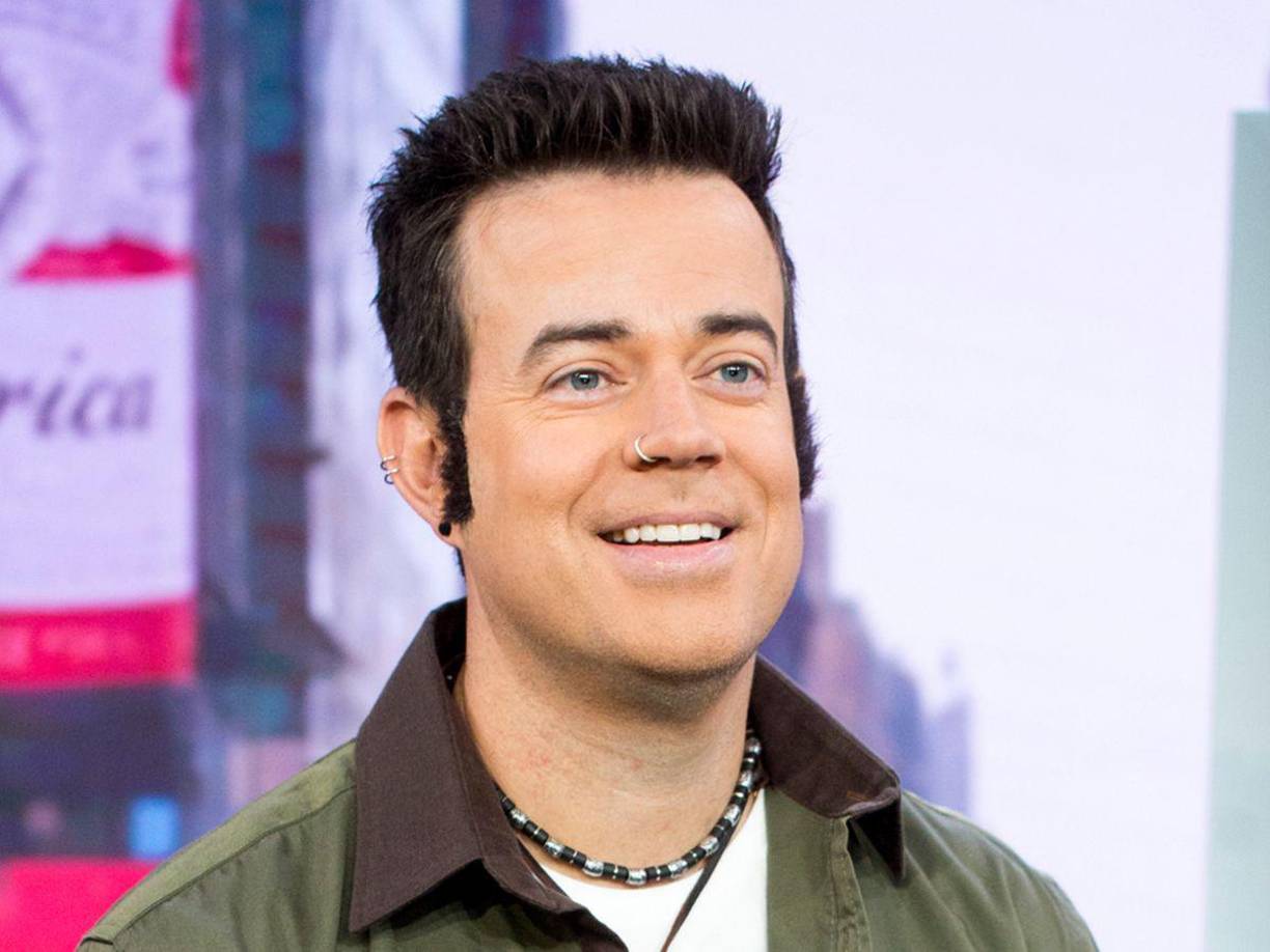 Carson Daly inició su carrera como locutor de radio de la estación KOME en San José, California. Posteriormente fue reclutado por MTV para fungir como DJ en un reality llamado “Motel California”.