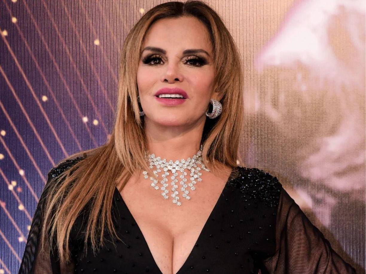 “No, no, adulterio no, mi papá me dijo un día: nunca un casado hija, porque el día que tú andes con un casado esas lágrimas de esa mujer las vas a pagar tú, nunca andaré con un casado, nunca...Aclaro que sí él hubiera estado en mi vida cuando yo era joven, no ahorita, no vayan a hacer un chisme”, enfatizó Lucía Méndez.