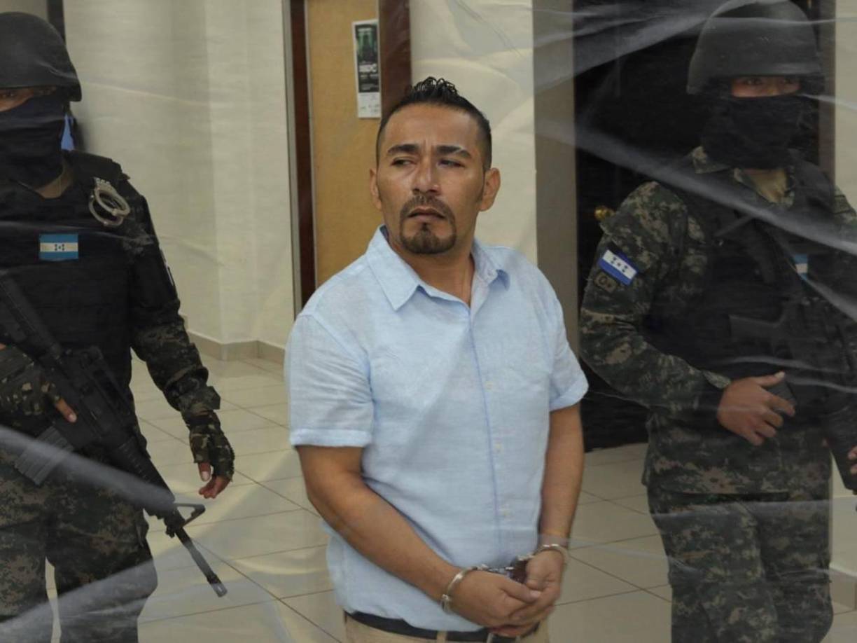 Mendoza fue arrestado en 2015 y enfrentaba cargos por cinco asesinatos y su presunta participación en el homicidio de dos fiscales.