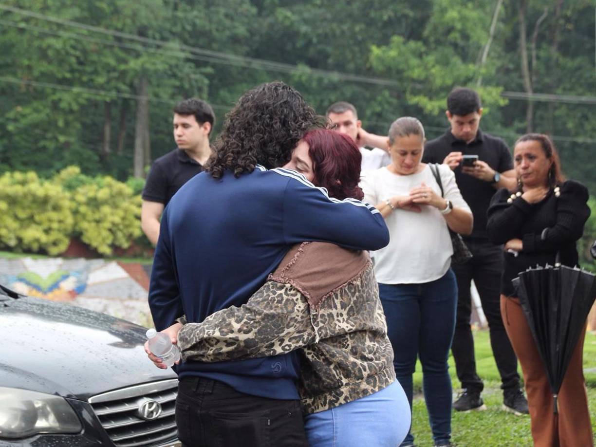 Claudio Viera se mostró triste ante la pérdida irreparable de su padre, quien luchó por su vida hasta el último momento.