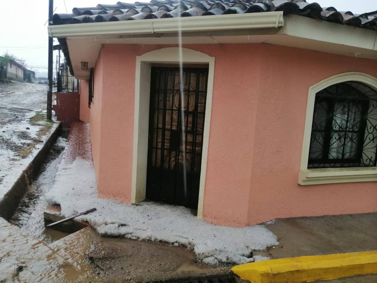 Debido a las fuertes lluvias muchas zonas del departamento se quedaron sin energía eléctrica.