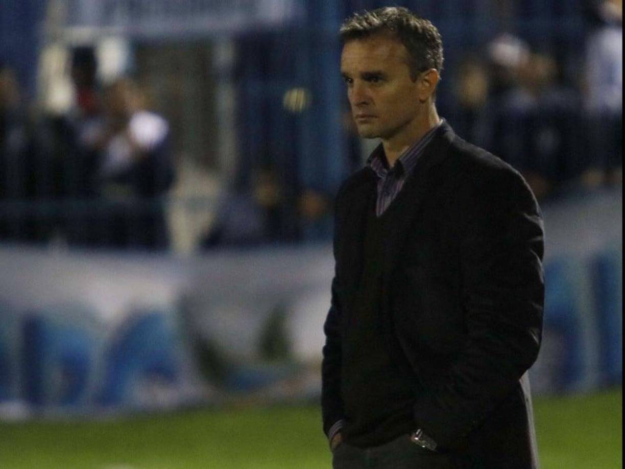 Durante una entrevista con TyC Sport, Lavallén confesó la difícil etapa que atravesó cuando jugaba en México y cómo logró salir de eso: “Dejar de ser futbolista es muy difícil. Mi carrera duró 16 años, pero desde que empecé a jugar y a competir, a los seis, fue siempre la misma rutina. Días de entrenamiento, de concentración, de partido y de descanso. Cuando eso se corta es muy complicado saber qué hacer con el tiempo y no caer en lo que les pasa a muchos que es la depresión y sentir que ya no tiene sentido la vida. Tenés 35 o 40 años y el fútbol sigue, pero ya te bajaste del tren”, reflexionó.