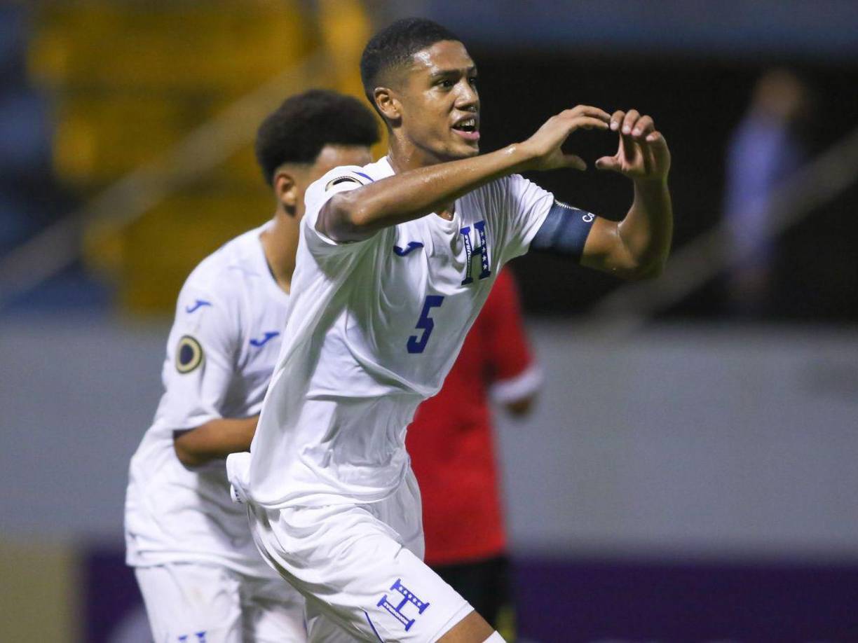 El defensor central Aarón Zúniga regresa al Real España tras su paso por el CDS Vida. El jugador buscará convencer a Jeaustin Campos, entrenador aurinegro. Fue convocado para la pretemporada españolista.