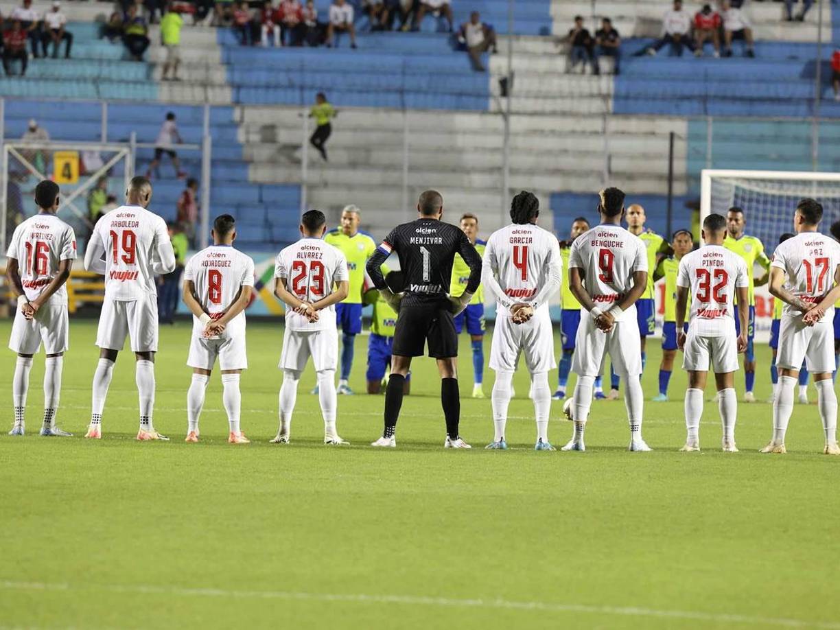 Hubo un minuto de silencio antes del inicio del partido entre Olancho FC y Olimpia.